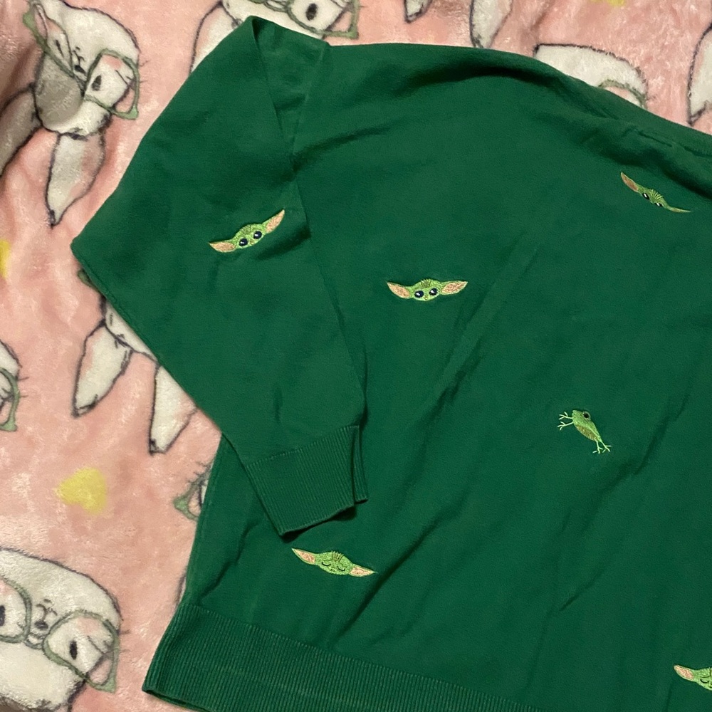 Knitted Star Wars baby yoda Women's Sweater with Embroidered Design - Picture 9 of 11